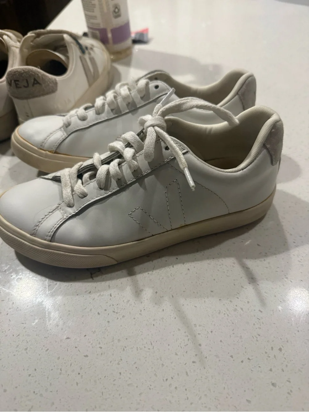 Veja minimal leather